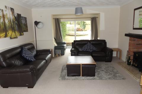4 bedroom semi-detached house to rent, Four Oaks, Sutton Coldfield B74