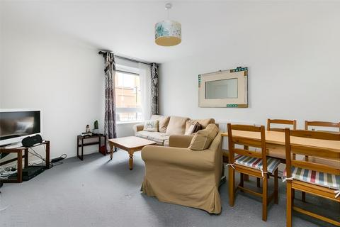 3 bedroom apartment to rent, Ilminster Gardens, London, SW11