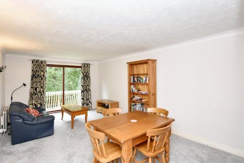 2 bedroom apartment for sale, Oakhampton Court, Park Avenue, Roundhay, Leeds