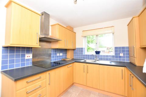 2 bedroom apartment for sale, Oakhampton Court, Park Avenue, Roundhay, Leeds