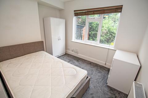 4 bedroom semi-detached house to rent, Stanmore Crescent, Burley, Leeds, LS4