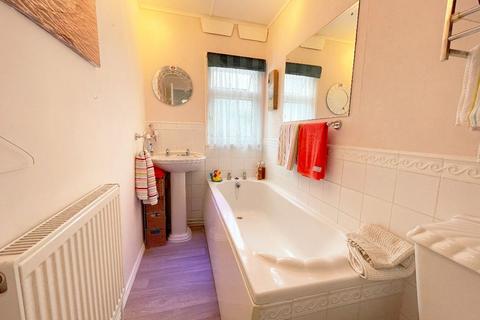 1 bedroom park home for sale, North End, Cummings Hall Lane, Romford