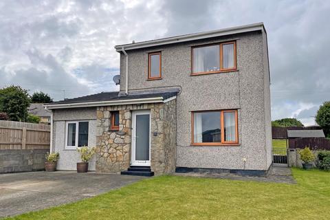 3 bedroom detached house for sale, Gorwel Estate, Amlwch, Sir Ynys Mon, LL68