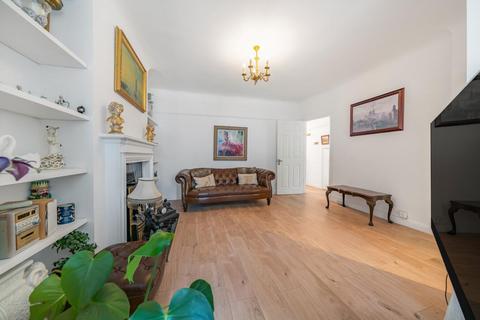 2 bedroom flat for sale, Perth Close, Raynes Park