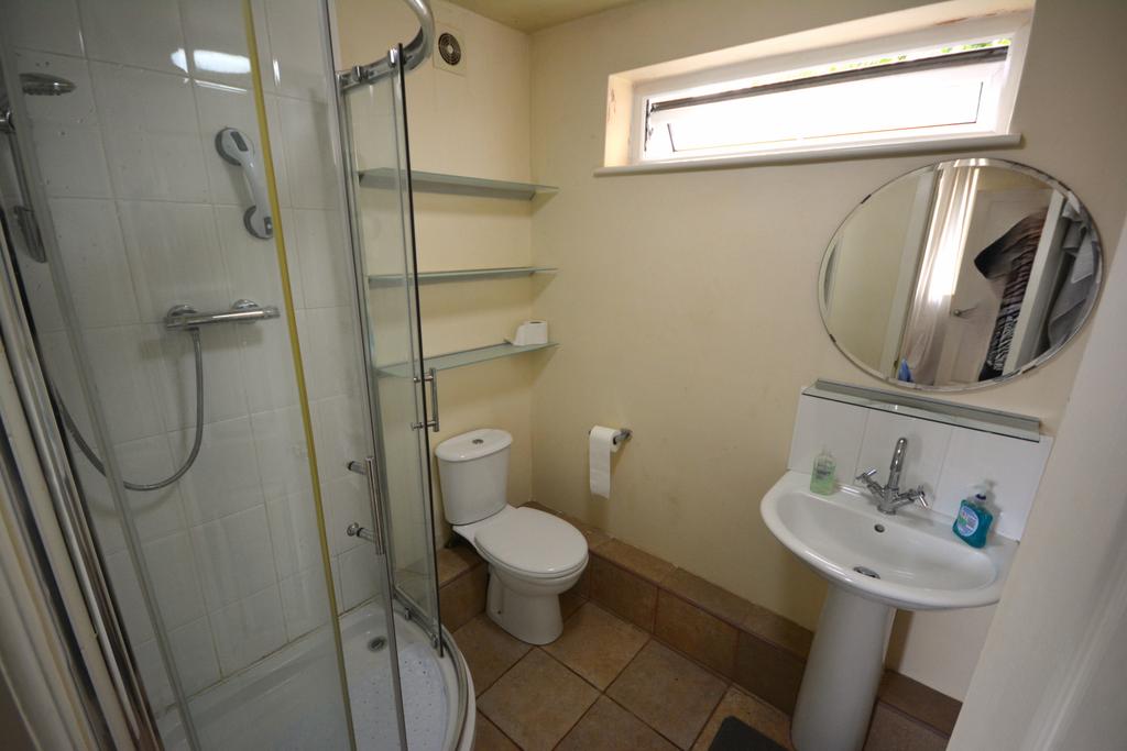 Bedroom 4 Ensuite