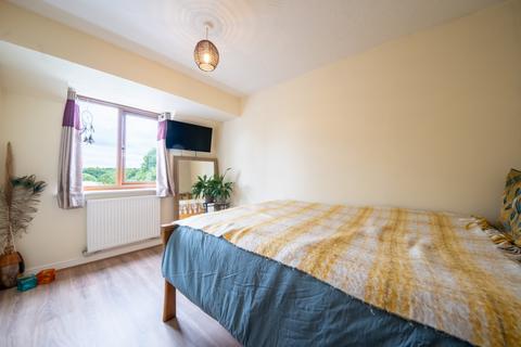 9 Angleton Avenue, Sheffield, S2 1NB