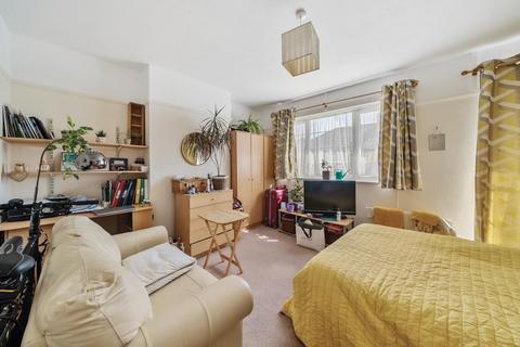 2 bedroom flat for sale, Staines,  Surrey,  TW18