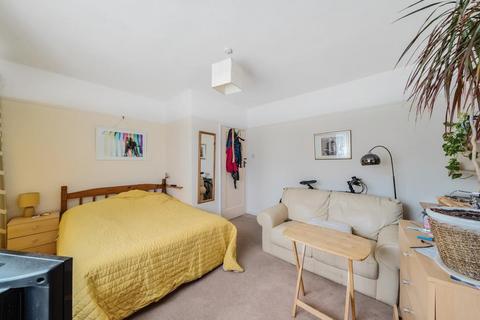 2 bedroom flat for sale, Staines,  Surrey,  TW18