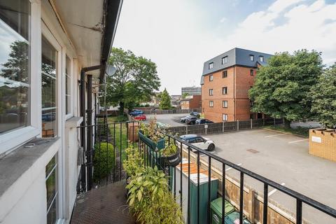 2 bedroom flat for sale, Staines,  Surrey,  TW18