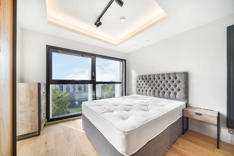 3 bedroom apartment to rent, Tower Bridge Road London SE1