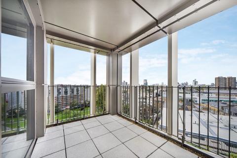 3 bedroom apartment to rent, Tower Bridge Road London SE1
