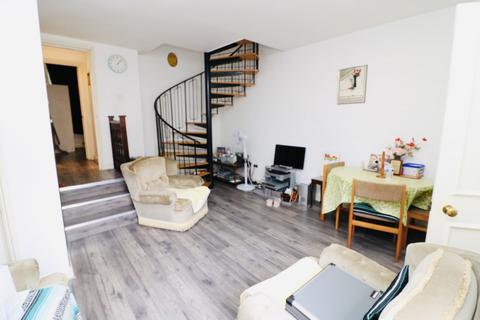 2 bedroom flat to rent, Dafforne Road, London SW17