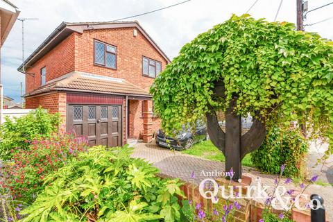 4 bedroom detached house for sale, Rose Road, Canvey Island, SS8