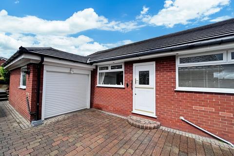 3 bedroom detached bungalow to rent, Glenmore Close, Bolton, BL3