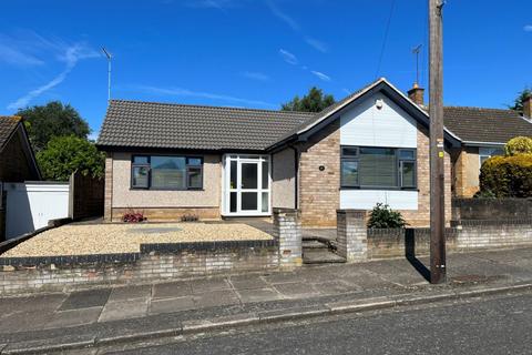 2 bedroom detached bungalow to rent, Rushmere Crescent, Rushmere, Northampton NN1 5SA