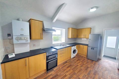 3 bedroom flat to rent, Saltwell Road, Gateshead NE8