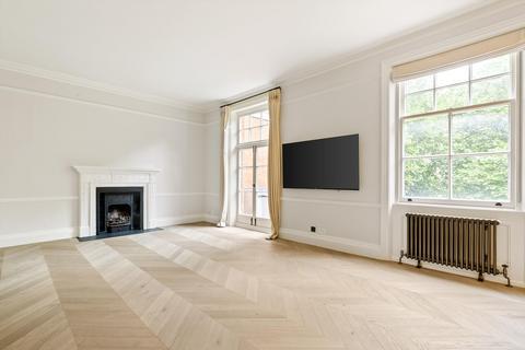 3 bedroom flat to rent, Evelyn Gardens, South Kensington, London, SW7