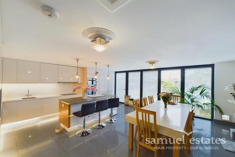 5 bedroom terraced house for sale, Gibsons Hill, London, SW16