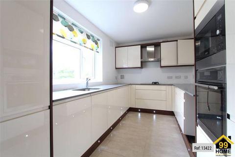 2 bedroom flat to rent, Stratton Close, Edgware, Middlesex, HA8