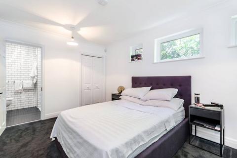 3 bedroom maisonette to rent, Mavelstone Road, Bromley, BR1