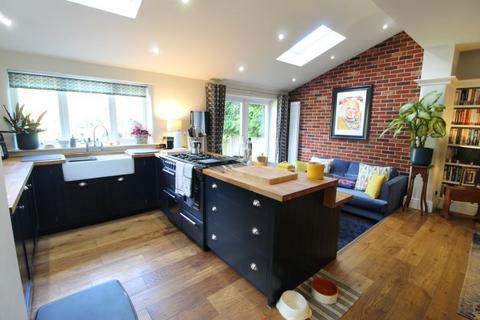 3 bedroom semi-detached house for sale, London Road, Appleton