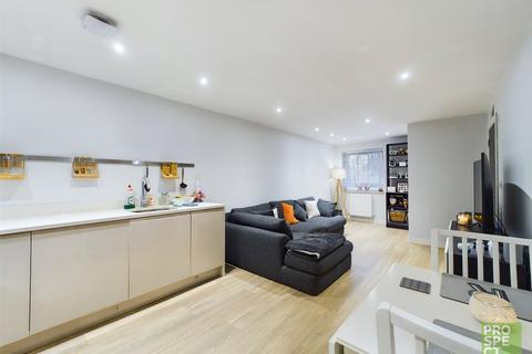 2 bedroom apartment to rent, Ray Park Avenue, Maidenhead, Berkshire, SL6