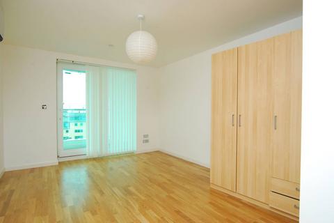 2 bedroom flat to rent, Uxbridge Road, Ealing Broadway, London, W5