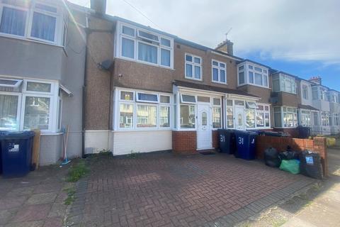 3 bedroom terraced house for sale, Stanley Road, Southall