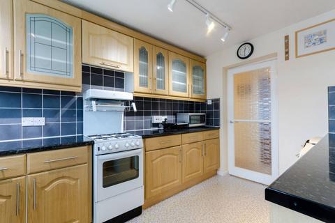 2 bedroom flat to rent, St James Road, Sutton, SM1