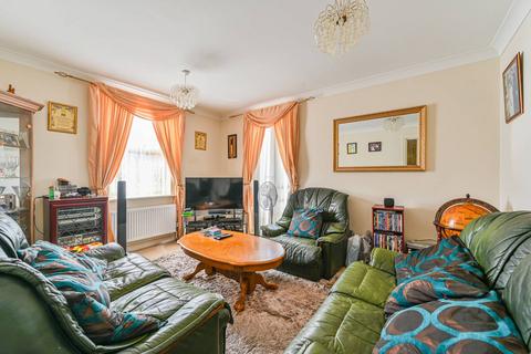 1 bedroom flat for sale, Brayards Road, Nunhead, London, SE15