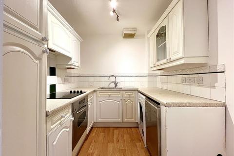 2 bedroom flat for sale, Wetherby, Audby Court, LS22