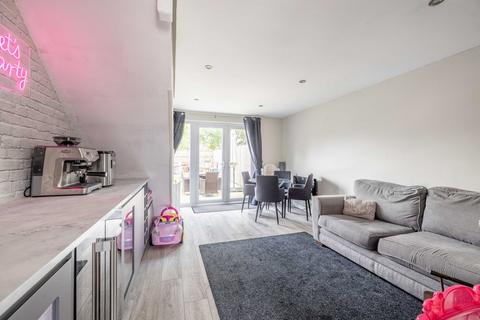 94b Penn Road, Datchet, Slough, SL3 9JE