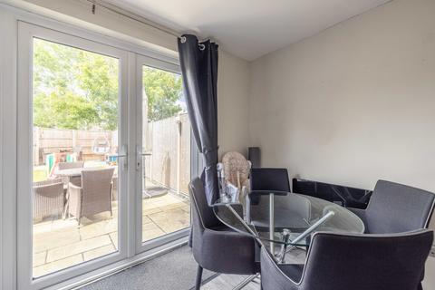 94b Penn Road, Datchet, Slough, SL3 9JE