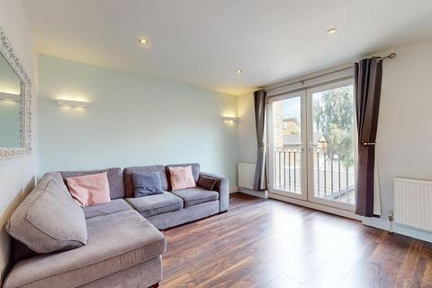 2 bedroom flat to rent, Catford Hill