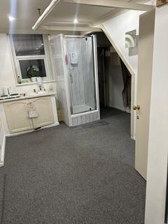 Studio to rent, Otley Road, Bradford, West Yorkshire, BD2