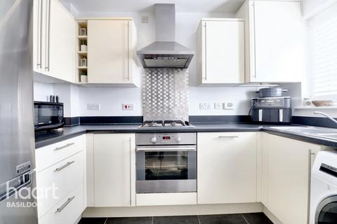 2 Abrahams Close, Basildon, SS14 3QQ