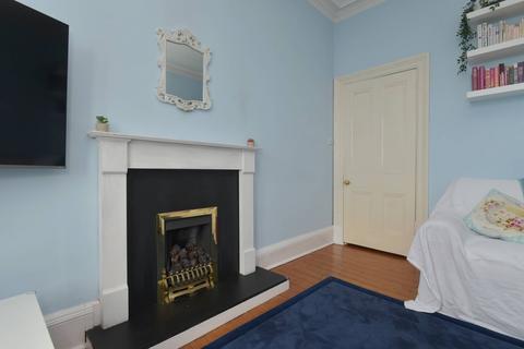 1 bedroom flat for sale, 3F1 4/7 Meadowbank Terrace, Edinburgh, EH8 7AR