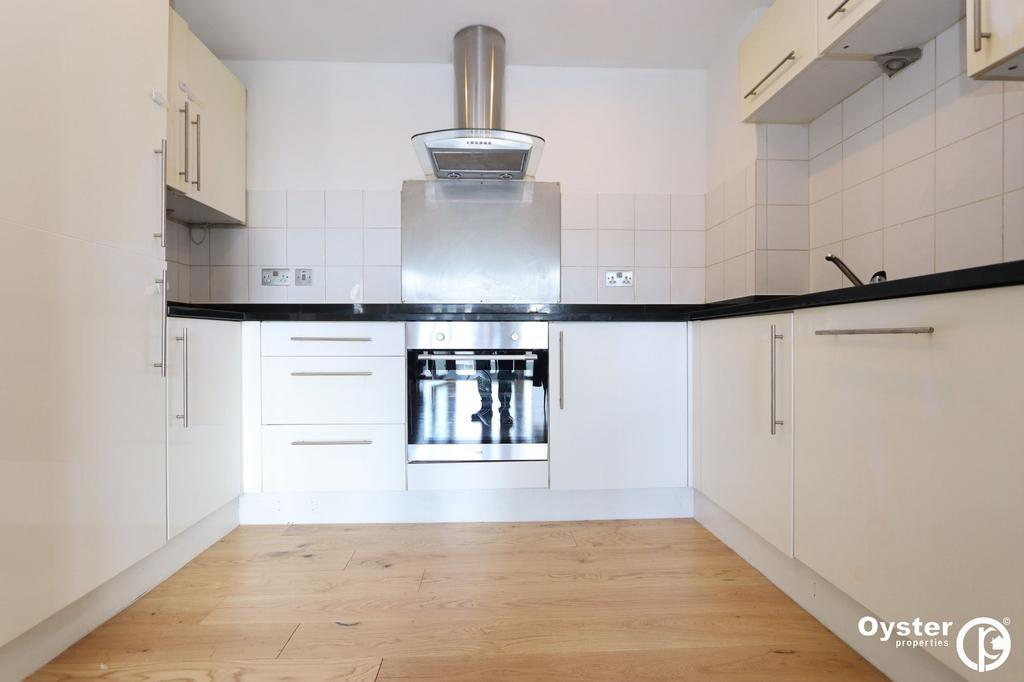 Ilford Hill, Icon Building, IG1 2 bed flat to rent £1,750 pcm (£404 pw)