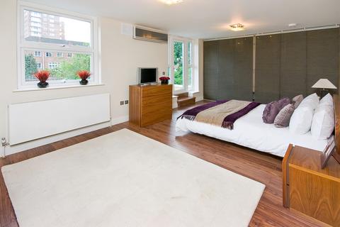 4 bedroom end of terrace house to rent, Court Close, St. Johns Wood Park, London, NW8
