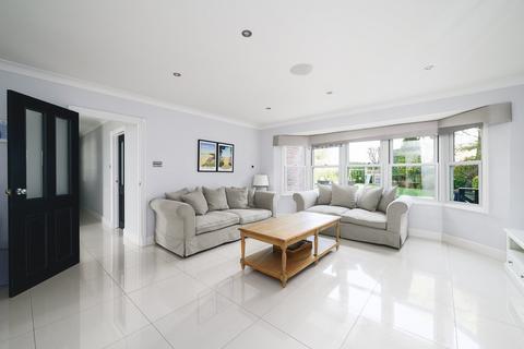 2 Greyfriars, Hutton, Brentwood, CM13 2XB