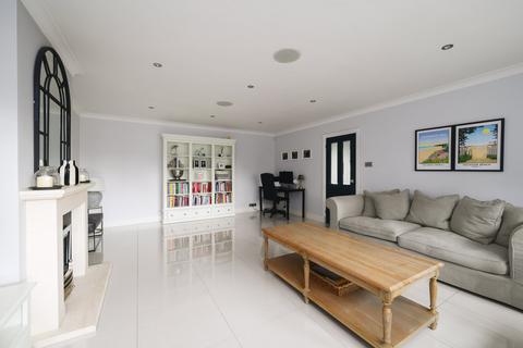 2 Greyfriars, Hutton, Brentwood, CM13 2XB