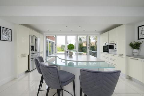 2 Greyfriars, Hutton, Brentwood, CM13 2XB
