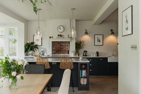 24 Beaconsfield Road, Claygate, Esher, KT10 0PW