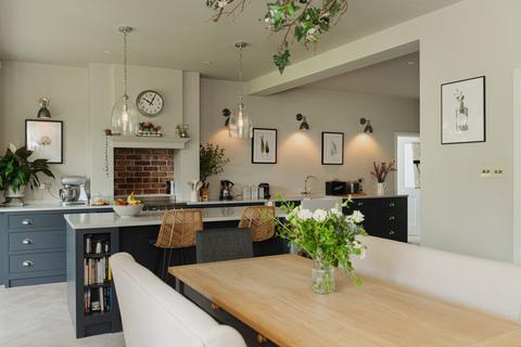 24 Beaconsfield Road, Claygate, Esher, KT10 0PW