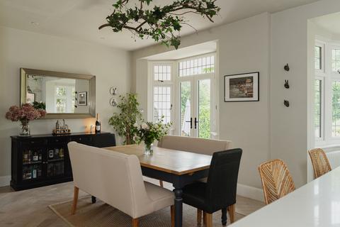 24 Beaconsfield Road, Claygate, Esher, KT10 0PW