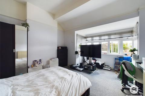 2 bedroom property to rent, High Road, Woodford, Essex, IG8