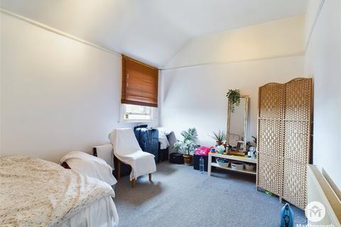 2 bedroom property to rent, High Road, Woodford, Essex, IG8