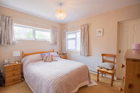 25 Allison Gardens, Beeston, Nottingham, NG9 5DG