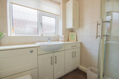25 Allison Gardens, Beeston, Nottingham, NG9 5DG