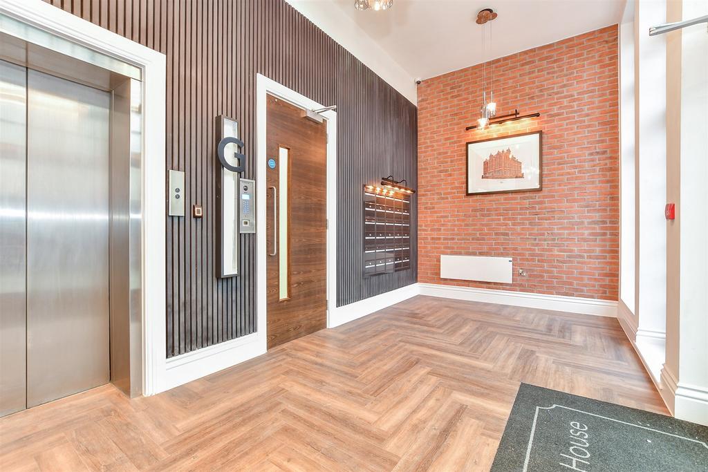 Internal Feature - Entrance Way